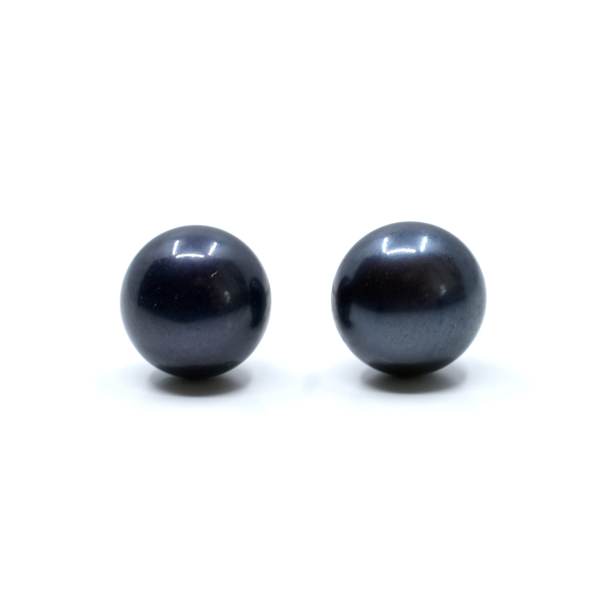 Stříbrné náušnice s říční perlou Mirella 6 mm, Černá — Aranys.cz