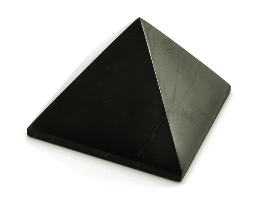 Minerální pyramida ze šungitu Štít, 4 x 4 cm