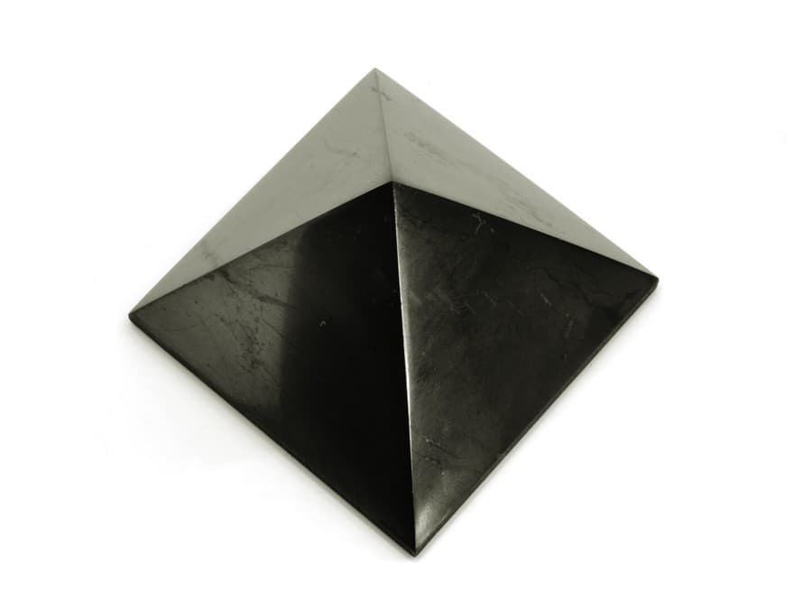 Minerální pyramida ze šungitu Štít, 9 x 9 cm