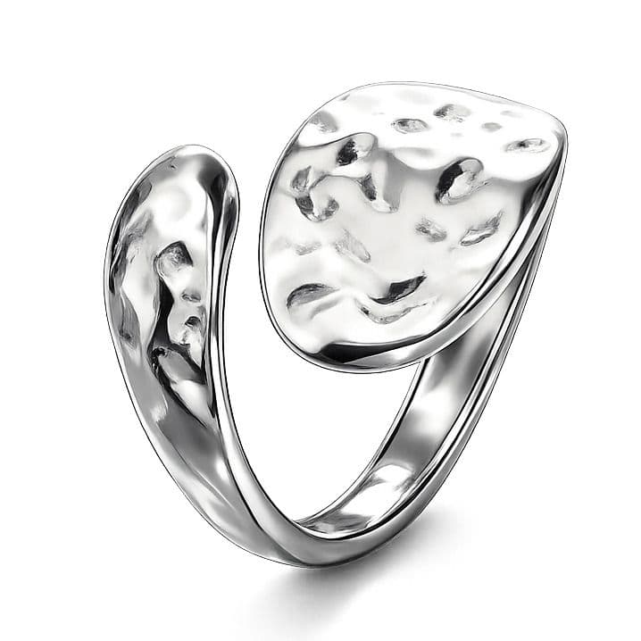 Ocelový prsten tepaný