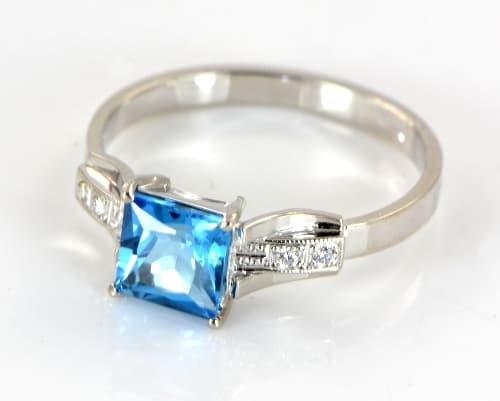 Zlatý prsten s topazem a diamanty 0034