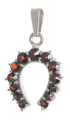 Stříbrný přívěšek podkova s českým granátem STRZ0424F
